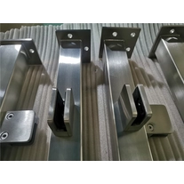 Chine square glass fence post for outddor balcony fabricant