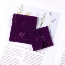 Chine Yadao pochette en velours fait à la main sac d\'emballage de bijoux pochette à fermeture à pression avec logo personnalisé fabricant