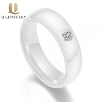 Cina Anello in ceramica nera ad alta tecnologia Comfort di alta qualità con anello ceramico bianco cz con CZ China fornitore produttore