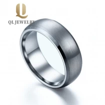 Chine Bague en carbure de tungstène en forme de tungstène en dôme de 8 mm avec bords biseautés Centre brossé fabricant