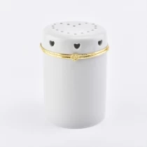 Китай Кръгли бели керамични буркани за свещи с капак във формата на сърце за соева свещ Производител