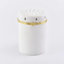 Tsina puting ceramic candle jar na may guwang na talukap ng mata Manufacturer