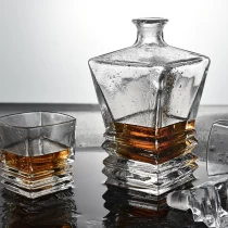 China 5 pieces Sunny Old School lead free glass wine whiskey bottle decanter cups sets manufacturer