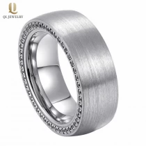 porcelana El anillo de carburo de tungsteno cepillado y satinado cepillado el anillo de carburo de tungsteno cepillado satinado con piedras negras de CZ en los lados proveedor de China fabricante