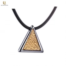 China Neueste Design Herren Modeschmuck Wolframkarbid Dreieck Anhänger Halskette Herren Gold Wolfram Hund Tag Dreieck Anhänger China Fabrik Hersteller