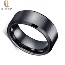 Cina Commercio all\'ingrosso 8mm a cupola opaco rifinito due tono anello di carburo di tungsteno oro e anello di carburo di tungsteno blu produttore