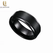 Cina Commercio all\'ingrosso 8mm a cupola opaco rifinito due tono anello di carburo di tungsteno oro e anello di carburo di tungsteno blu produttore