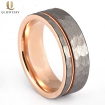 Cina Anello in metallo duro lucido lucido e martellato lucido 8mm e anello di carburo di tungsteno argento con corda per chitarra Inlay Cina Produttore produttore