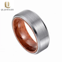 Cina Anello di tungsteno spazzolato in legno koa anello di tungsteno 8mm produttore