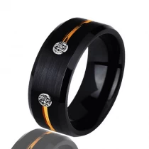 porcelana China Alianzas de boda únicas para hombres de 8 mm Bordes planos y biselados Anillo de tungsteno cepillado negro con ranura dorada y 2 piedras blancas CZ Fabricantes fabricante