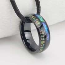 Cina Anello di tungsteno in stock Popolare Anello di tungsteno nero a cupola lucidato da 8 mm con intarsio di opale e conchiglia di ablone Fornitore della Cina produttore