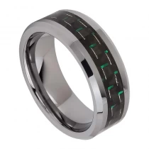 Cina Anello di tungsteno in stock Popolare Anello in carburo di tungsteno con bordi smussati piatti da uomo in argento lucido da 8 mm con intarsio in fibra di carbonio nero e verde Produttore cinese produttore