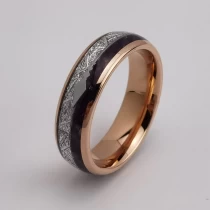 porcelana Anillo de tungsteno en stock Popular anillo de carburo de tungsteno abovedado para hombre de oro rosa de 8 mm de alto pulido con incrustaciones de meteorito y piedra de lapislázuli Fabricantes fabricante
