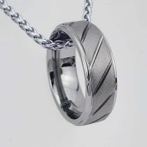 porcelana Anillo de tungsteno en stock Anillo de carburo de tungsteno blanco ranurado con bordes escalonados planos pulidos con chorro de arena populares de 8 mm Fabricantes fabricante