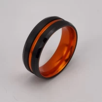 Cina Anello di tungsteno in stock Popolare 8mm Alto lucido e spazzolato Bordi piatti e smussati Anello in carburo di tungsteno nero e alluminio arancione Produttori cinesi produttore