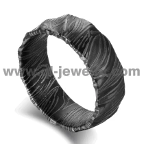 porcelana China Alianzas de boda para hombre asequibles y únicas Alianzas de boda de acero de Damasco Anillo de acero de Damasco negro abovedado Fabricantes fabricante
