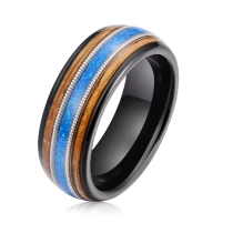 Cina Cina Fasce nuziali in tungsteno nero di alta qualità e convenienti intarsiate con legno di botte di whisky e opale blu e corde per chitarra Produttori cinesi produttore