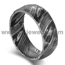 China Erschwingliche und einzigartige Herren-Eheringe mit niedrigem MOQ 8 mm schwarzer Damaskus-Stahl-Eheringe gewölbter schwarzer Damaskus-Ring China-Fabrik Hersteller
