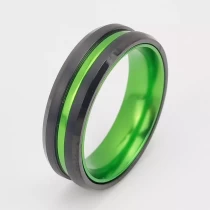 China Wolframring auf Lager Beliebte 6 mm hochglanzpolierte und gebürstete flache und abgeschrägte Kanten aus schwarzem Wolframkarbid und grünem Aluminiumring China Hersteller Hersteller