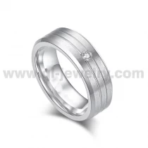 Chine Chine 2024 Nouveaux modèles Bague de mariage en chrome cobalt brossé à trois lignes avec bords plats et biseautés de 8 mm avec 1 pierre CZ blanche Fabricants fabricant