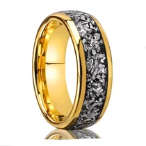 Китай Оптовые мужские кольца из карбида вольфрама с позолотой диаметром 8 мм и инкрустацией из метеорита производителя