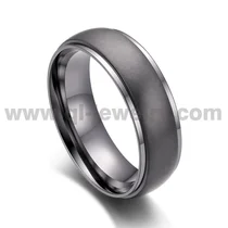 porcelana Alianzas de boda de tantalio puro premium con borde abovedado y escalonado de 8 mm: tamaños y acabados personalizables fabricante