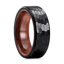 China Industrial-Grade 8mm Black Hammered Tungsten Ring with Rose Wood Inlay – Comfort Fit Unisex Wholesale Jewelry for Wedding & Anniversary manufacturer