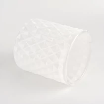 China 300 ml glänzendes weißes Kerzengefäß aus Glas mit Rautenmuster im Großhandel Hersteller