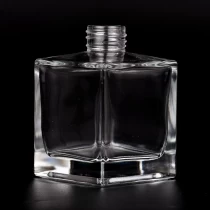 China Newly design luxury square shape 200ml glass bottle for home deco manufacturer