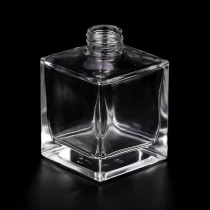 Chine bouteille de diffuseur en verre carrée de 6,8 oz pour la décoration intérieure fabricant