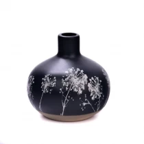 China Wholesale black bottle body cotton pattern ceramic aromatherapy bottle manufacturer