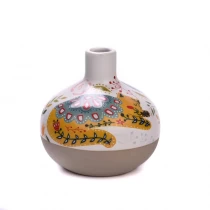 China Luxury multi-color cat pattern ceramic aromatherapy bottle manufacturer
