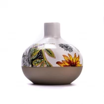 Chine Bouteille d'aromathérapie en céramique à motif exquis multicolore personnalisé en gros fabricant
