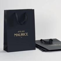 porcelana Bolsa de compras de embalaje de tela impresa con logotipo de diseño personalizado de papel elegante CMYK negro de alta gama fabricante