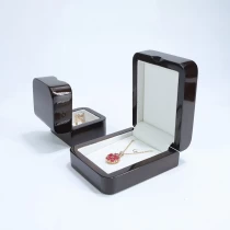 China Wholesale Jewelry Box Ring Earrings Necklace Box Wooden Packaging with You Logo for Various Color manufacturer