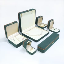 Tsina Microfiber Jewelry Box Custom Color Logo Alahas Storage Box Maliit Katamtamang Malaking Sukat Manufacturer