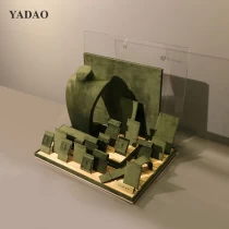 الصين مجموعة عرض مخصصة بتصميم متجر مجوهرات ملفوفة مخملية من الخشب الصلب مع شعار مجاني الصانع