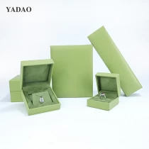 China Pembungkusan barang kemas reka bentuk moden hijau rumput hijau pembekal kotak barang kemas china pengilang