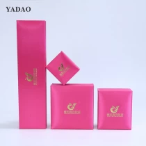 China Cangkerang merah jambu dengan kotak perhiasan gaya filp lapisan hitam Tepi lurus dan kotak permata reka bentuk sudut kanan pengilang