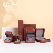 China Aangepaste beter te beschermen EVA lederen doos sieraden online verkopen verpakkingsontwerp fabrikant