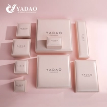 الصين تغليف مجوهرات من الجلد الوردي الناعم ذو اللون الوردي صندوق خيار متعدد الحجم بتكلفة تنافسية الصانع