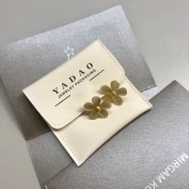 China saco de embalagem pu varejo personalizado saco de embalagem de joias ímã feito sob medida fornecedor de saco de brincos de fábrica fabricante