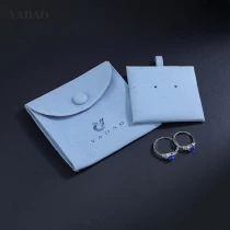 Chine pochette d'emballage de bijoux en microfibre bleue à pression fabricant