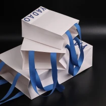 China Eleve sua marca com sacos de papel branco personalizados e alças de algodão azul fabricante
