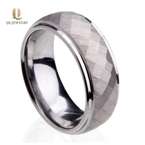 Chine Hotsale 8mm Bandes bombées et biseautées Bandes de mariage à facettes à facettes brossées fabricant