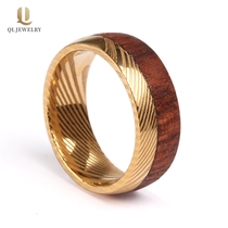China 8mm Männer Hochzeit Band Gold Damaskus Stahl Ring mit Halbholzband China Lieferant Hersteller