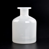 China Luxury white reed diffuser bottles perfume aroma bottles manufacturer