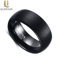 China China Fabrik verkauft 8mm gewölbte und gebürstete schwarze Wolframkarbidring für Männer coole Fingerring Wolframringe Hersteller