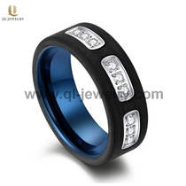 China High Quality Popular 8mm Flat Solid Forged Black Carbon Fiber Ring with Blue Tungsten Inner Band with White CZ Stones China Manufacturer manufacturer