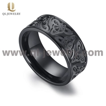 porcelana Bandas de bodas de circonio negras para hombre único 8 mm Flood Molded Celtic Knot Design Bandas de boda Black Zirconio Anillo para hombres China Fabricante fabricante